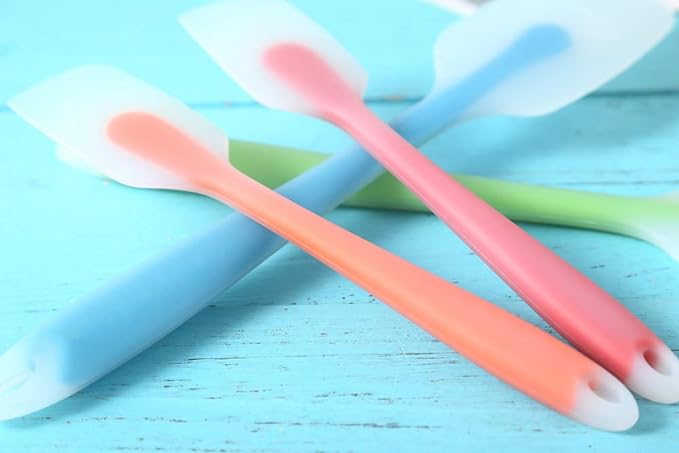 HiramWare Silicone Spatula Set of 4 - Heat Resistant Flexible Spatula 450F with Stainless Steel Core - Food Grade Premium Good Grip Kitchen Utensils - Seamless, Heavy Duty, BPA Free, Dishwasher Safe