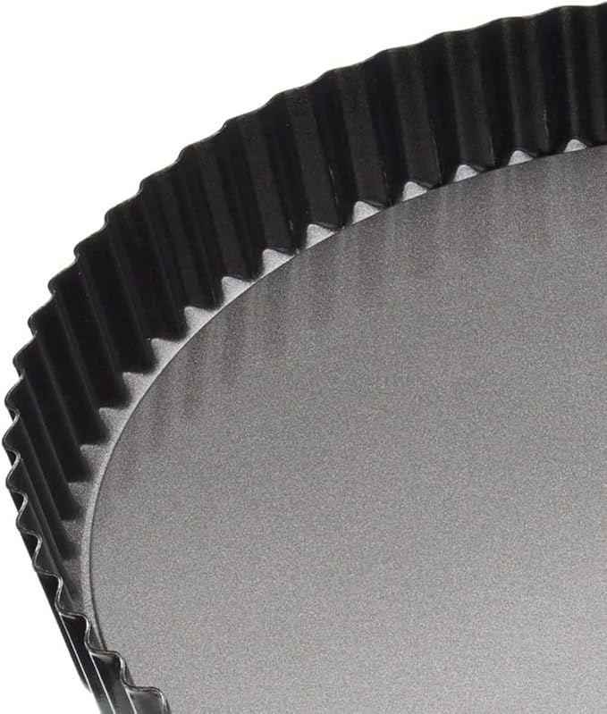 MasterClass 28 cm Loose Bottomed Tart Tin, Fluted Round Quiche Pan with PFOA Non Stick, Robust 1 mm Thick Carbon Steel, 11 Inch, Black
