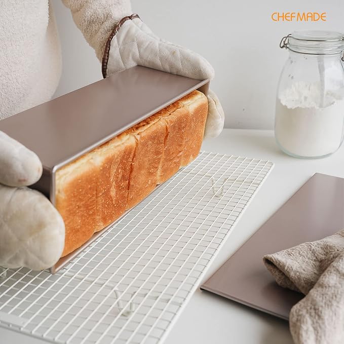 CHEFMADE Commercial Pullman Loaf Pan with Lid, 2.6Lb Dough Capacity Non-stick Rectangle Flat Toast Box for Oven Baking 5.2" x 15.2"x 4.9" Dishwasher Safe (Champagne Gold)