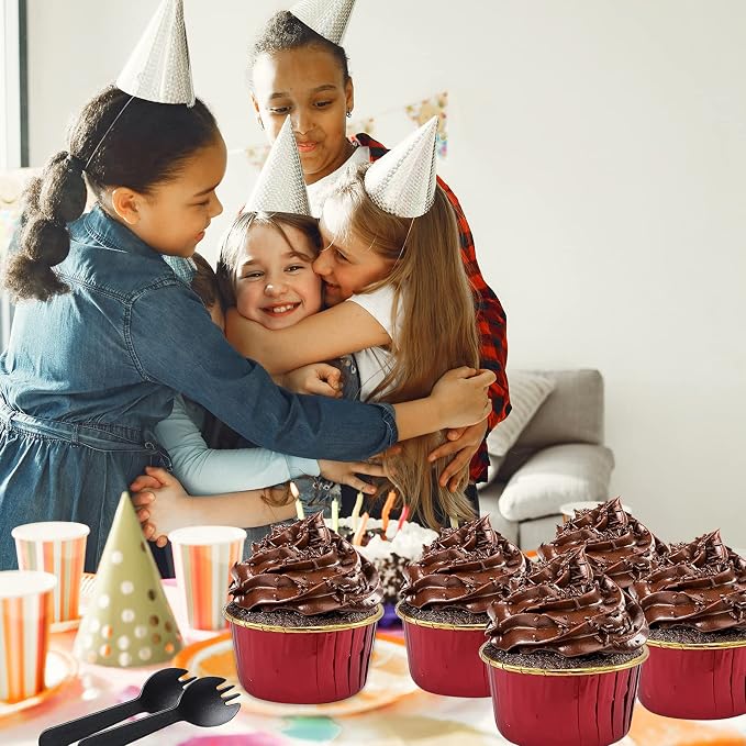 Cupcake Liners with Dome Lids 100 Pack,LNYZQUS 5.5Oz Foil Baking Cups Muffin Tin,Large Cupcake Wrappers Souffle Pudding Ramekin Holders for Christmas Wedding Birthday Party,with Spoons-Red in Gold