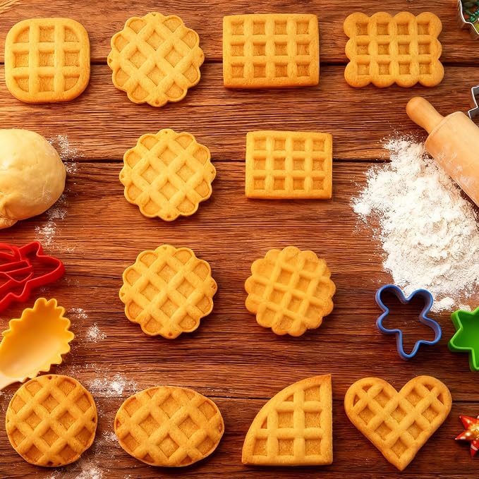 8 Pcs Mini Waffles Cartoon Fun Round Cookie Cutter Set 3D Cute Classic Design Triangle Cookie Stamps for DIY Biscuit Baking Frosting Decorations Fondant Pancake Cheese Pastries Apple Pie