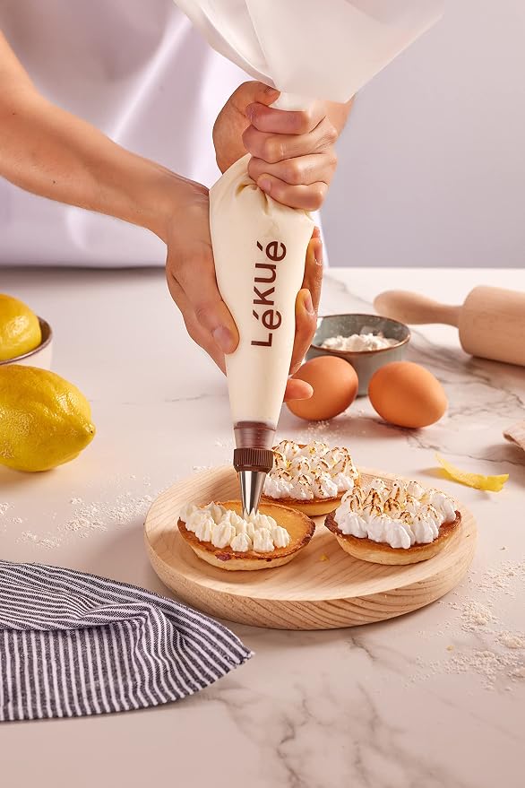 Lékué Reusable Piping Bag Set with 3 Nozzles | 5 piece Cake Decorating Kit: x 2 Piping Bags + 3 Standard Stainless Steel Nozzles & Coupler | Screw-on Tips for no Leaks | Dishwasher Safe