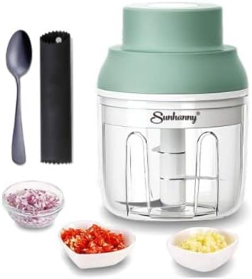 Electric Garlic Chopper Mini, Garlic Masher Mincer Crusher Pepper Chili Nuts Meat Grinder, Food Processor Small with Garlic Peeler And Spoon, 250ML/8.5FL OZ, Green