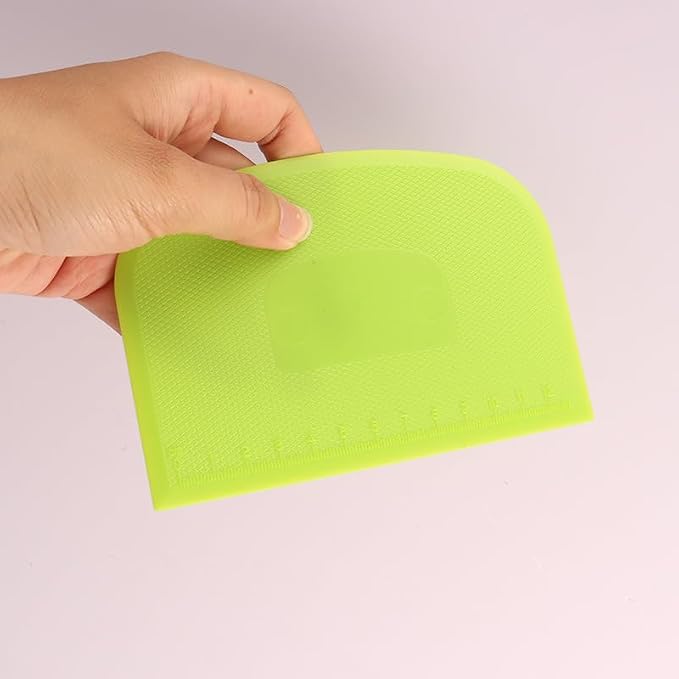 2 Pieces Hard Dough Scraper Bowl Scraper with Scale Plastic Dough Cutter Practical Bench Scrapers Multipurpose Food Scrappers for Bread Dough Cake Fondant Icing, 14.5 x 9.7 cm, White, Green