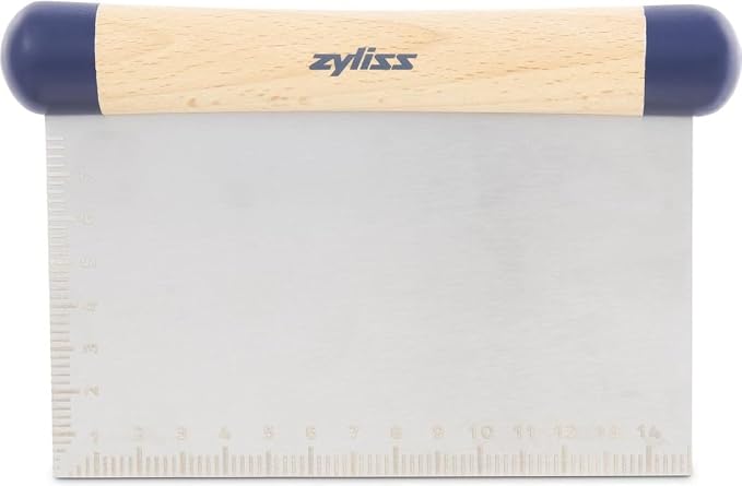 Zyliss E980213 Bench Scraper, 11cm/4.5in, Stainless Steel/Wood, Separate, Scrape, Cut Pizza/Cookie Dough/Cakes/Bakes/Vegetables, Meaurements on Blade cm/in