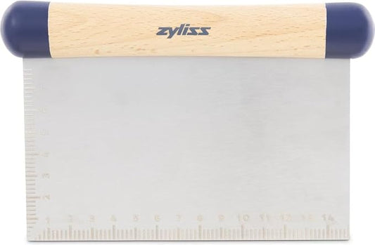 Zyliss E980213 Bench Scraper, 11cm/4.5in, Stainless Steel/Wood, Separate, Scrape, Cut Pizza/Cookie Dough/Cakes/Bakes/Vegetables, Meaurements on Blade cm/in