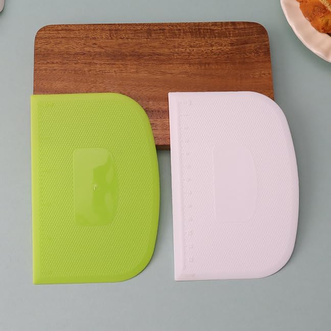 2 Pieces Hard Dough Scraper Bowl Scraper with Scale Plastic Dough Cutter Practical Bench Scrapers Multipurpose Food Scrappers for Bread Dough Cake Fondant Icing, 14.5 x 9.7 cm, White, Green