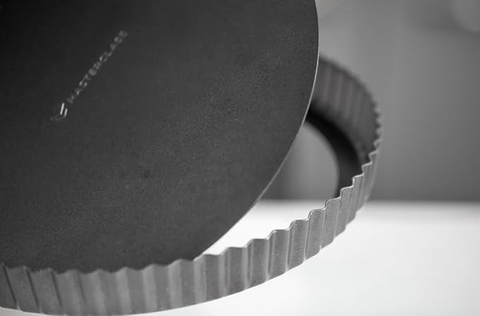 MasterClass 28 cm Loose Bottomed Tart Tin, Fluted Round Quiche Pan with PFOA Non Stick, Robust 1 mm Thick Carbon Steel, 11 Inch, Black
