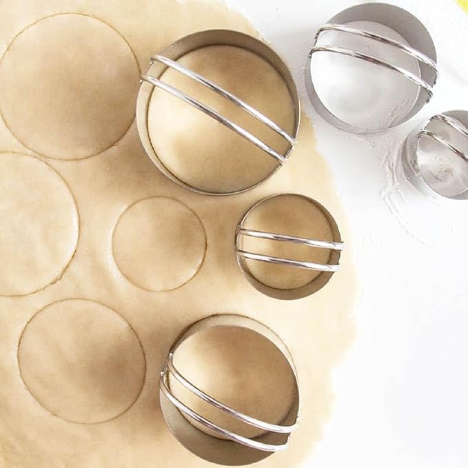 Biscuit Cutter Set (5 Pieces/Set), Round Cutters Stainless Steel Biscuit Cutter with Handle in Graduated Sizes Round Shape Molds, Professional Baking Dough Tools