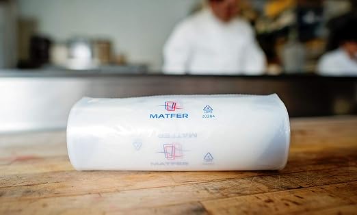 Matfer Bourgeat Standard Disposable Pastry Bags, 21", Roll of 100