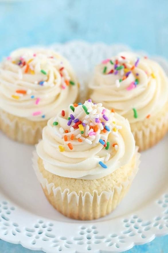 Gifbera 200pcs White Parchment Paper Cupcake Muffin Liners - Standard Greaseproof Non-stick Baking Cups, Parchment Paper Imported from EU, No Smell, Food Safe Cupcake Wrappers (White)
