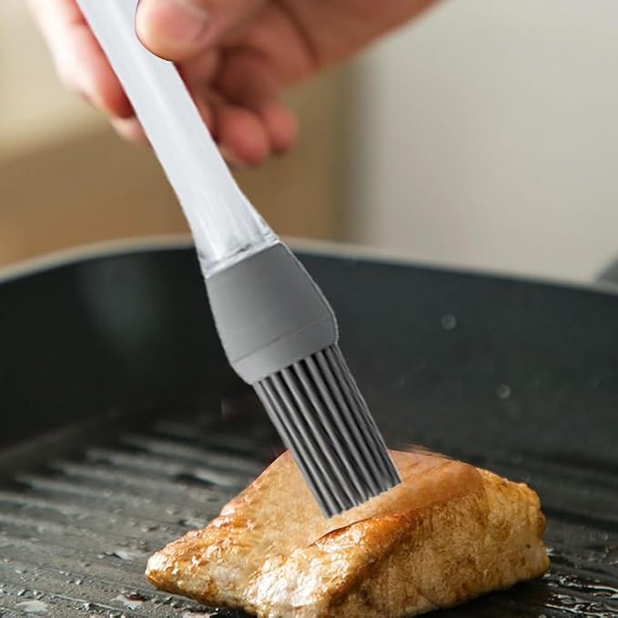 Silicone Oil Brush Basting Pastry Brush for BBQ Grilling Baking, 2025 New Heat Resistant Spread Oil Butter Sauce for Cooking, for Kitchen Gadget Home Outdoor Use (1 Pcs)