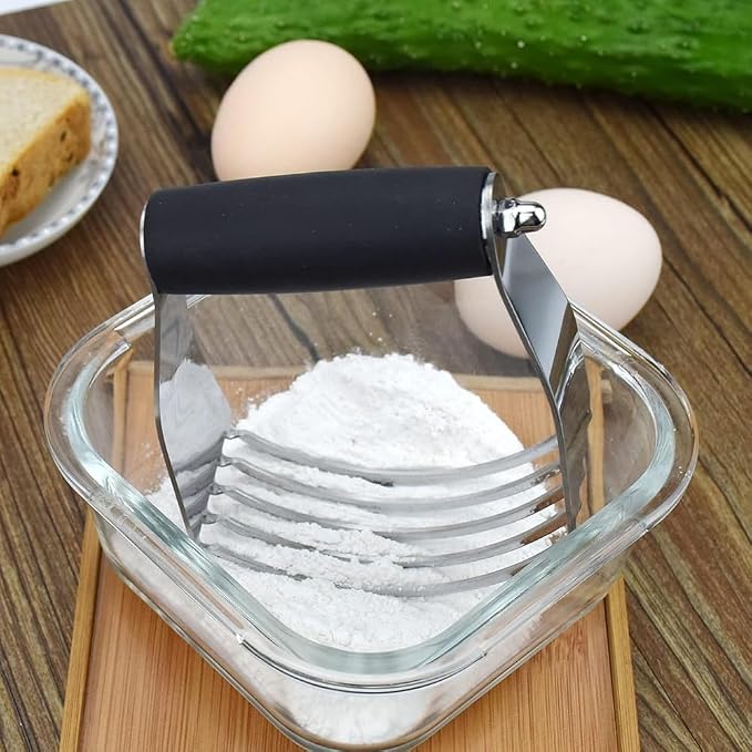 Dough Blender, Top Professional Pastry Cutter with Heavy Duty Stainless Steel Blades, Medium Size（Black ）