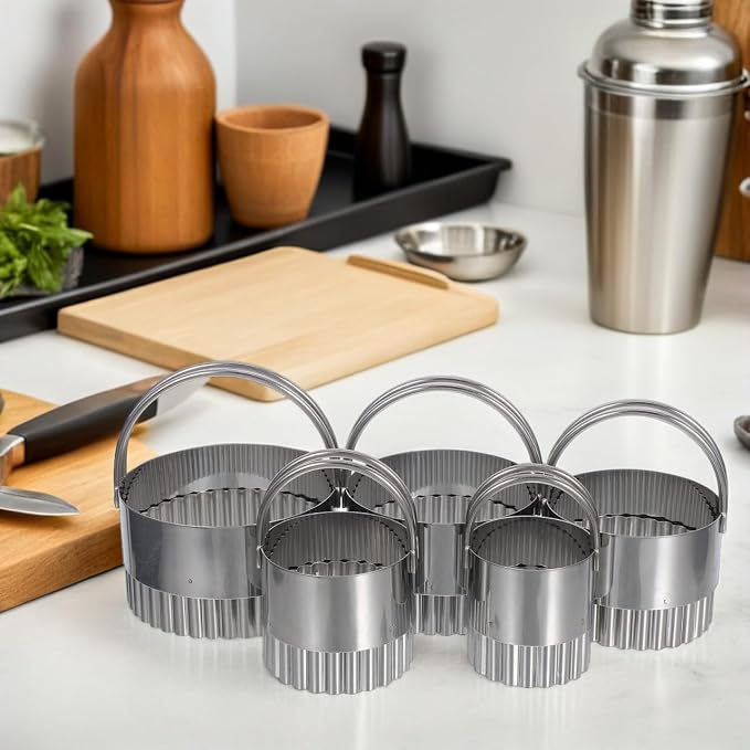BESTonZON Round Cookie Cutters with Handles 5-Piece Biscuit Cutter Set Fluted Edge Baking Dough Tools for Cookie Cutting Fondant Shaping Cake Decoration Parties and Holiday Baking