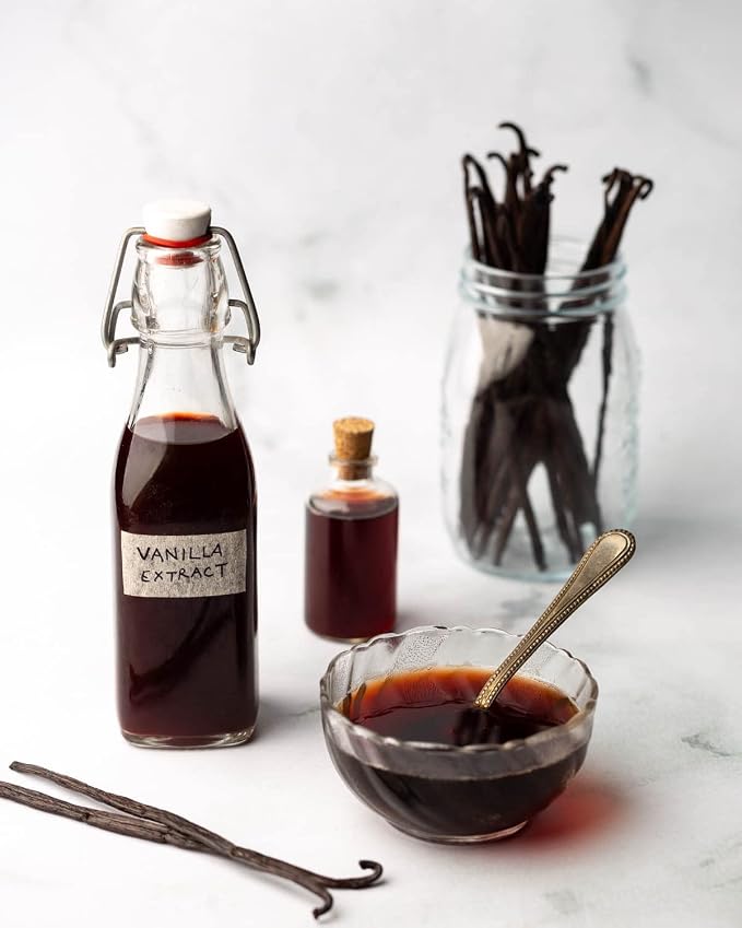 Heart & Harvest Madagascar Vanilla Pods Grade A, 5"-6" Length, Set of 25 Whole Vanilla Beans Perfect for Creating Pure Vanilla Powder & Extract (Pack of 25)