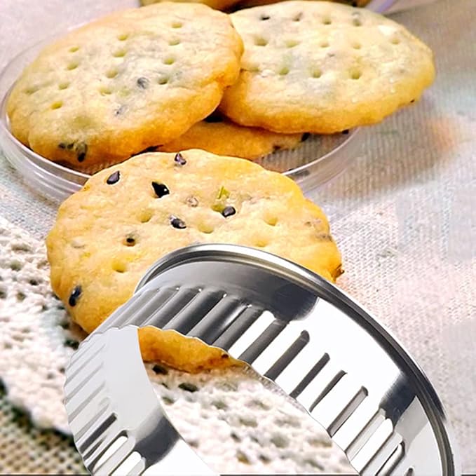 Xoutuo Fluted Edge Round Cookie Biscuit Cutter Set 12, Metal Circle Biscuit Cutters Set, Wave Pastry Donut Doughnut Cutter Set Serrated Round Cookie Cutters for Donut Pastries Fondant Cake