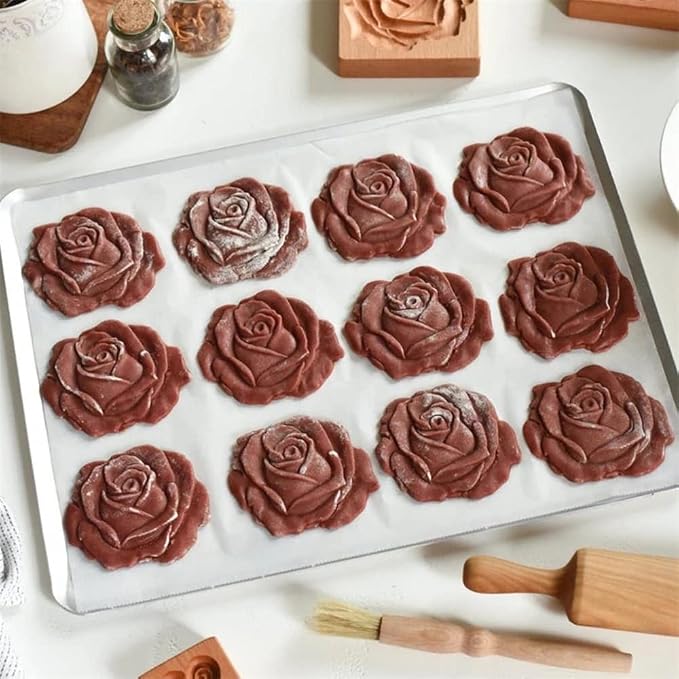 Carved Wooden Gingerbread Cookie Mold,3D Wooden Baking Mold Cookie Biscuit Press Stamp Molds,Cookie Cutter,Cookie Stamp,DIY Biscuit Stamp Mould for Halloween Thanksgiving Christmas(Squirrel)