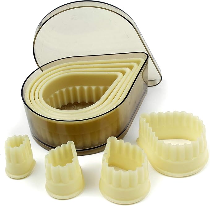O'Creme Fluted-Teardrop-Shaped Heat-Resistant Plastic Cutter in Eight Sizes, One of Each