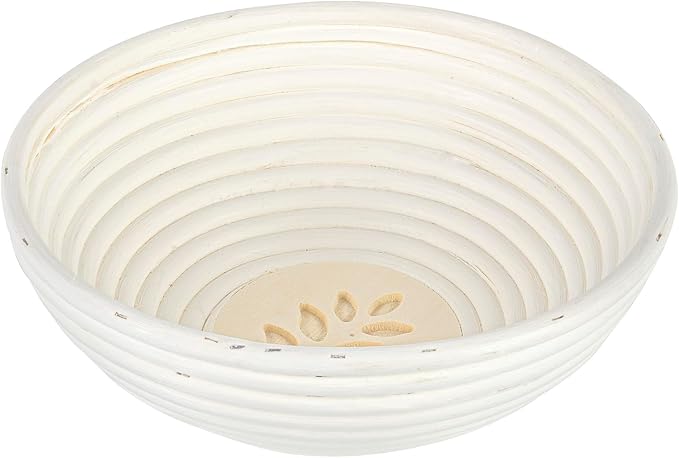 Restaurantware Bread Proofing Basket 9 Inch Round Pack of 1 Rattan Dough Fermentation Basket With Cotton Liners, Oval Banneton Bread Rising Bowl For Home, Commercial, and Artisanal Baking