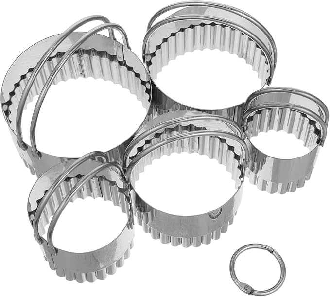 BESTonZON Round Cookie Cutters with Handles 5-Piece Biscuit Cutter Set Fluted Edge Baking Dough Tools for Cookie Cutting Fondant Shaping Cake Decoration Parties and Holiday Baking