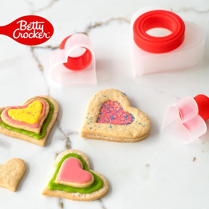 Betty Crocker Cookie Cutter Bundle – 20 BPA-Free Cutters in Hearts, Circles, Geometric & Fluted Shapes – Dishwasher Safe, Snap-Fit Storage, Wide Top Handles, Various Sizes