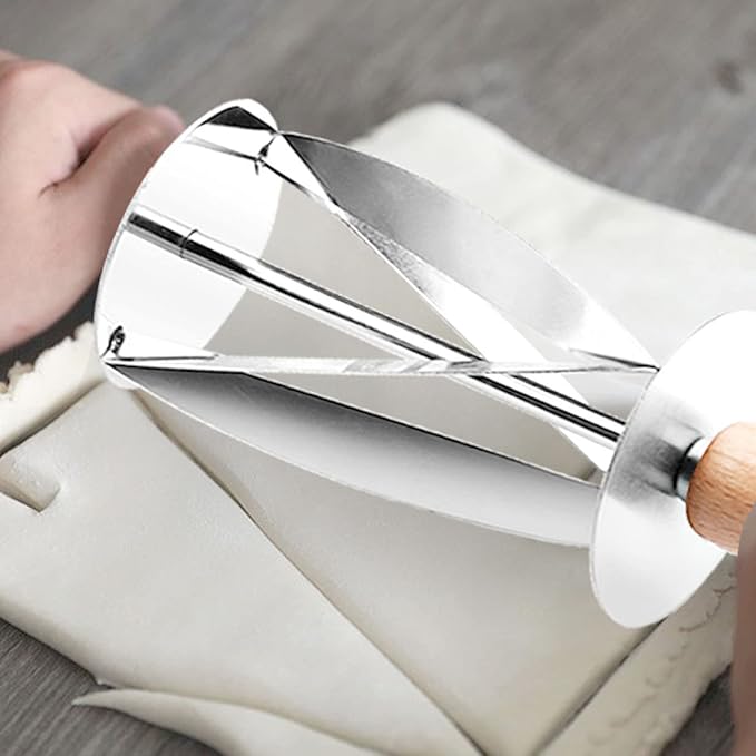 Stainless Steel Dough Cutter, Roller Cutter Round Rubber Wood Handle Pasta Cutters Wheel for Croissant Baking 20cm x 6 cm