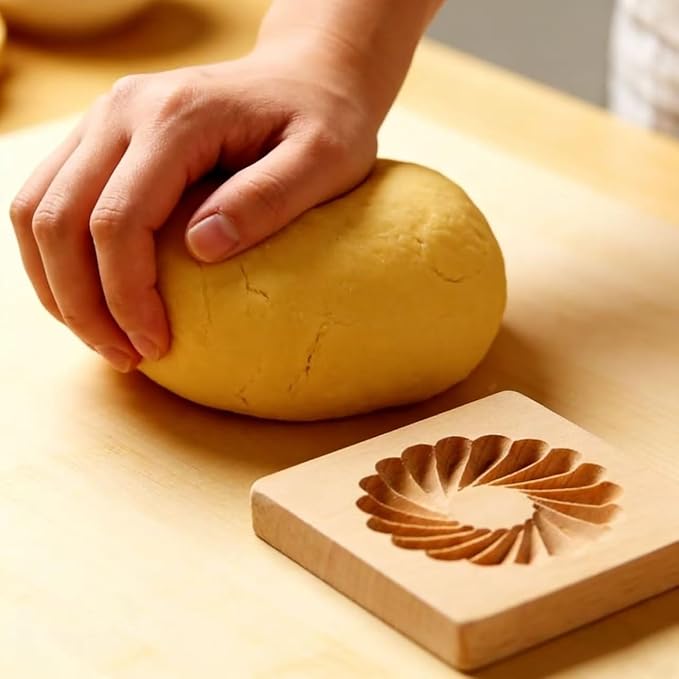 Carved Wooden Gingerbread Cookie Mold,3D Wooden Baking Mold Cookie Biscuit Press Stamp Molds,Cookie Cutter,Cookie Stamp,DIY Biscuit Stamp Mould for Halloween Thanksgiving Christmas(Round)