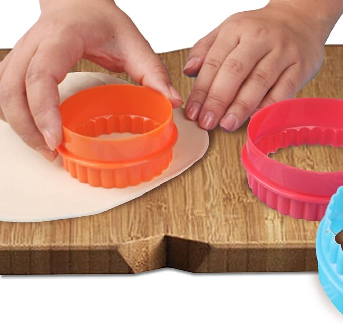 6 Pieces Scalloped Round Cookie Cutters Plastic for Baking Biscuit Fondant Cake Cutters Two Side Double Sided Fluted and Plain Edge Cookie Cutters