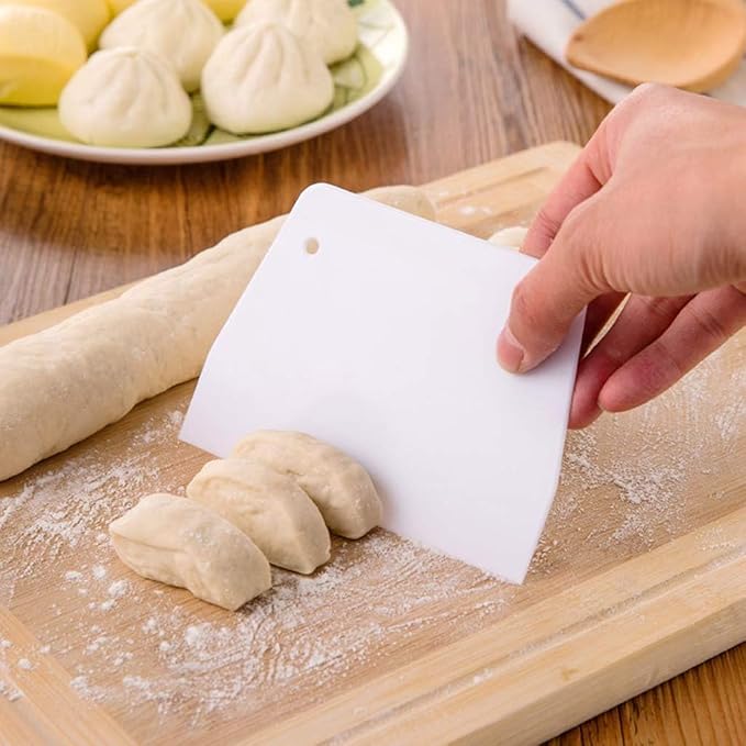 1Pc White Plastic Dough Scraper Cream Smooth Cake Flour Spatula Cutter Baking Pastry Tool Plastic Dough Scraper Tool,Essential for Baking and Cooking Spatulas Kitchen and Dining,Cooking Utensils