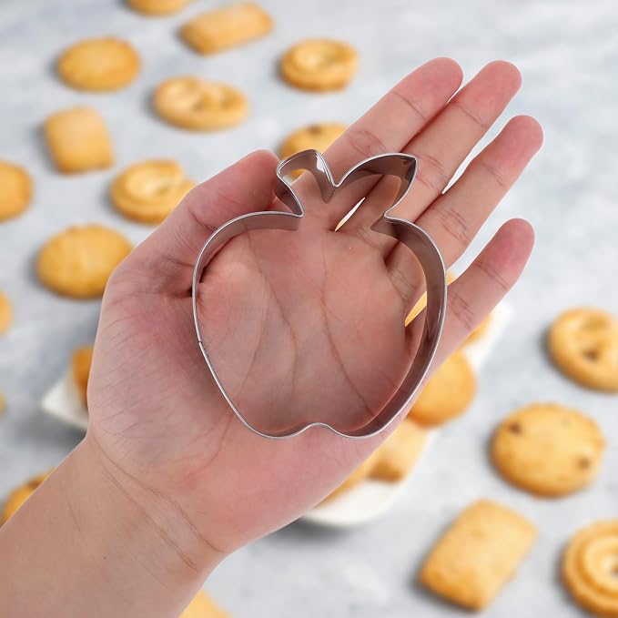 Molain Apple Cookie Cutter, 3.5 Inch Apple Cutter Fruit Cookie Cutters Apple Shapes Biscake Cutter for Graduation Fall Thanksgiving Back to School Themed Mold Stainless Steel