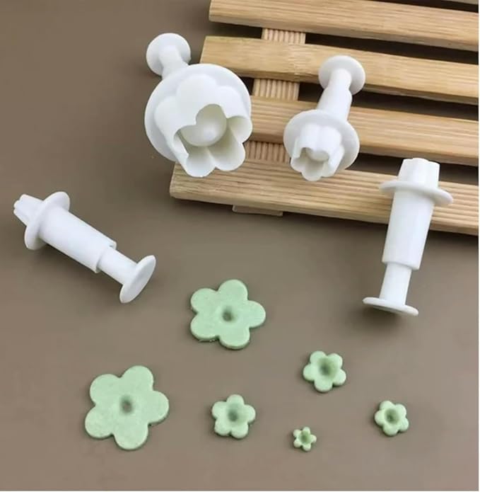 4Pcs White Flower Cookie Cutters,Flower Plunger Cookie Cutter DIY Blossom Cake Fondant Mold Plastic Cake Decorating Tools Baking Accessories for Baking Plastic,Dessert and Candy Sculpting Tools