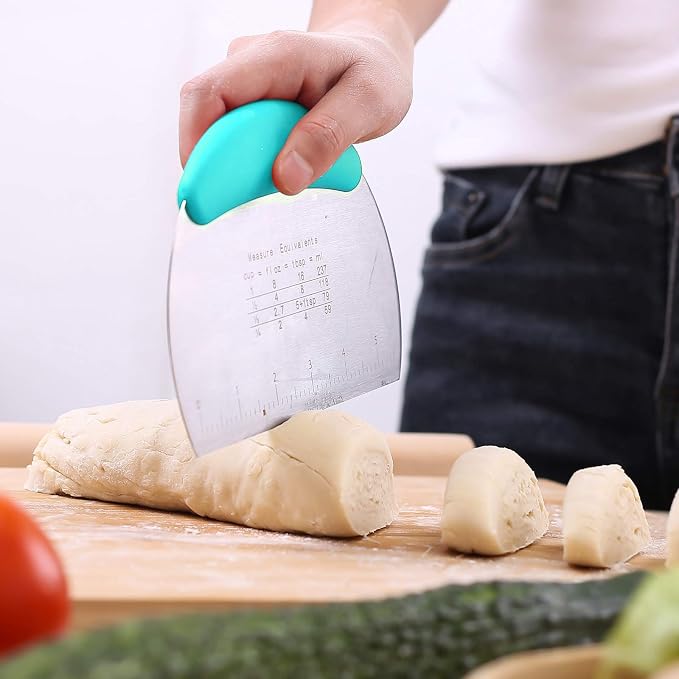1 pcs Dough Pastry Scraper Chopper/Stainless Steel Dough Scraper Cutter with Ergonomic Rubber Non-Slip Grip/Dough Scraper Cutter/Pro Pastry Pizza Cutter Chopper (Blue)
