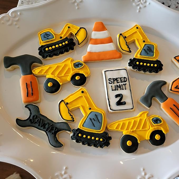 LUBTOSMN Construction Vehicles Cookie Cutters Set-5 Piece-Truck, Dump, Tractor, Car and Digger-Biscui Cookie Cutters Molds for Kids Party