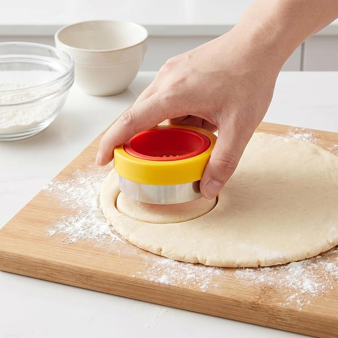 4 Inch Round Cookie Cutter with Plastic Top Protection, Large Circle Biscuit Cutters, Metal Cookie Cutters for Safe Baking & Dough Cutting, Fluted Round Cookies Cutter