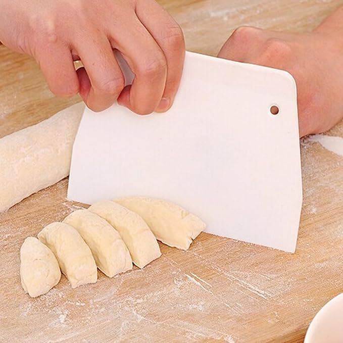 Cake Scrapers and Smoother DIY Tools, Plastic Dough Cutter Flexible Bench Scraper Multipurpose Food Scrappers for Bread Dough Cake Fondant Icing White, 3 Pcs
