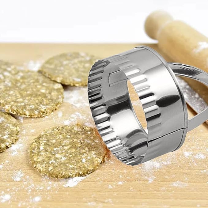 Biscuit Cutter Set,Stainless Steel Round Fluted Cookie Cutters with Handle,Wave Cookies Cutter for Cakes,Rings Biscuits,Cookie (3 Pcs)