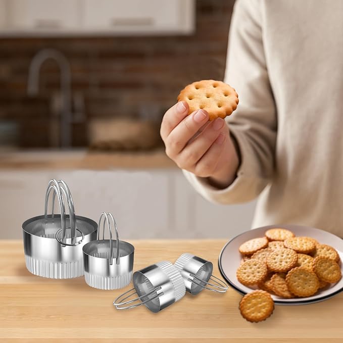 Round Biscuit Cutter Set - 5 Pcs Wave Cookie Cutters with Fluted Edge, Stainless Steel Cookie Shaper with Handle for Dough Cutting Baking Tools