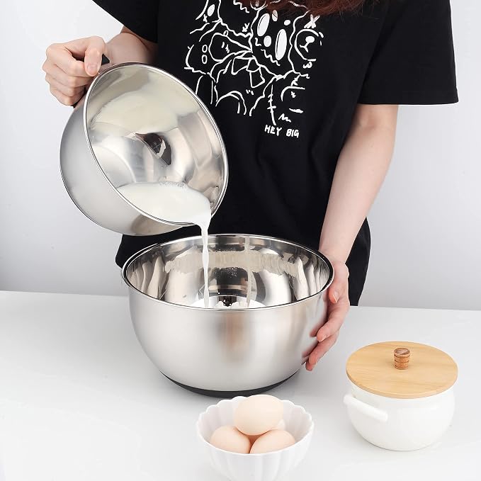 HAPPY KIT 18/8 Mixing Bowls With Lids Set of 2,Stainless Steel Mixing Bowl With Pour Spout, Non-slip Handle and Bottoms, 3 Grater Attachments, Measurement Marks & Lid, Size 5, 3QT(Black)