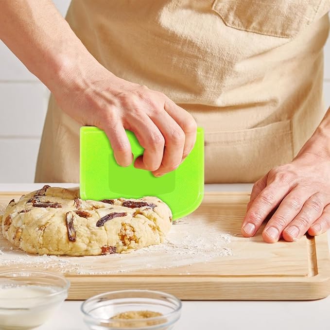 4 PCS Dough Scrapers, Pastry Baking Bench Dough Scraper, Plastic Dough Scraper, Bowl Scrapers, Cutter Tool for Cake Decorating, 4.7x3.7-IN/12x9.5 CM