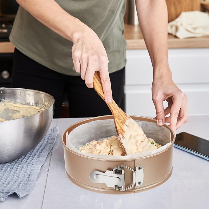 Funnymoom 4 Pcs 7 Inch Non Stick Springform Pan with Removable Bottom Carbon Steel Round Springform Cheesecake Pan with Stainless Steel Spring Buckles for Baking Kitchens Restaurant(Champagne Gold)