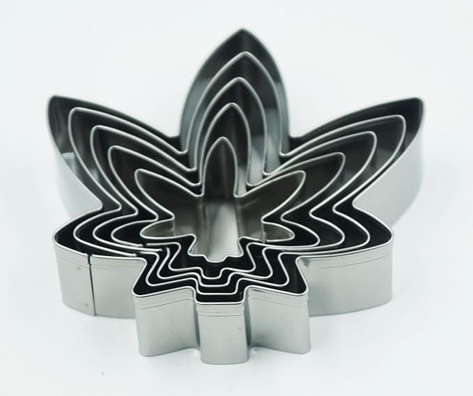 Maple Leaf Cookie Cutters Set, 5 PCS Set Maple Leaf Shaped Stainless Steel Molds for Cookies,Biscuit,Vegetable,Fruit,Baking Pastries Doughs