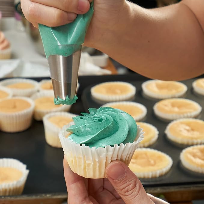 Kasmoire 8Pcs Large Piping Tips Set,Stainless Steel Icing Tips with 10 Disposable Pastry Bags for Cake Decorating