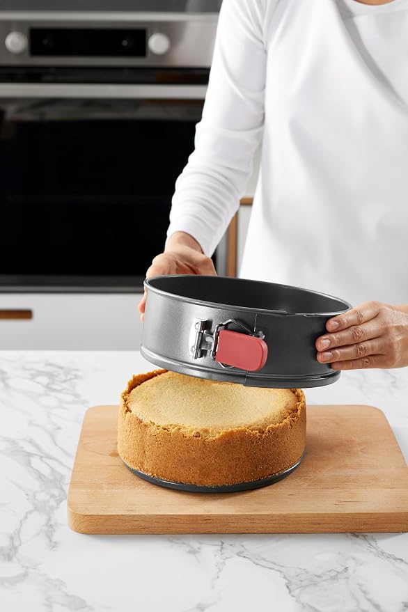 Lékué Non-Stick Round Springform Cake Tin - 8" Carbon Steel Oven Baking Pan with Platinum Silicone Handle, Even Heat, Dual Non-Stick Ceramic Coating, Scratch Resistant, PFOA & PFA-Free, 8.5 x 8 x 2.8"