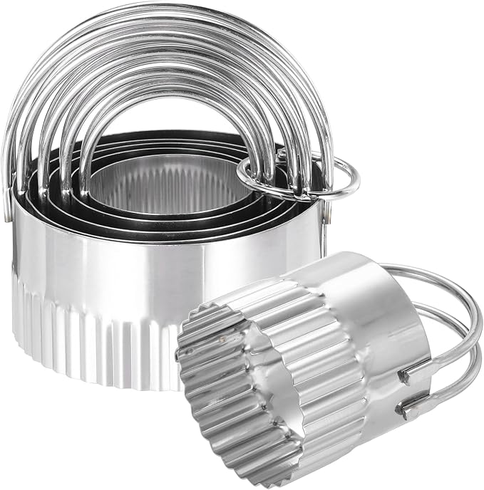 HARFINGTON 5 Pieces Round Biscuit Cutter with Handle Set Stainless Steel Circle Cookies Dough Cutter Tool with Fluted Edge for Kitchen Baking Cake
