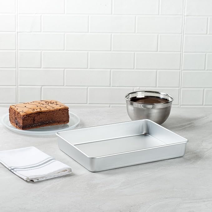 Restaurantware-Met Lux 13 x 9 x 2 Inch Straight-Sided Baking Tin, 1 Rectangular Cake Pan - Oven-Ready, Freezable, Anodized Aluminum Baking Sheet Cake Pan, Greaseproof, For Birthday