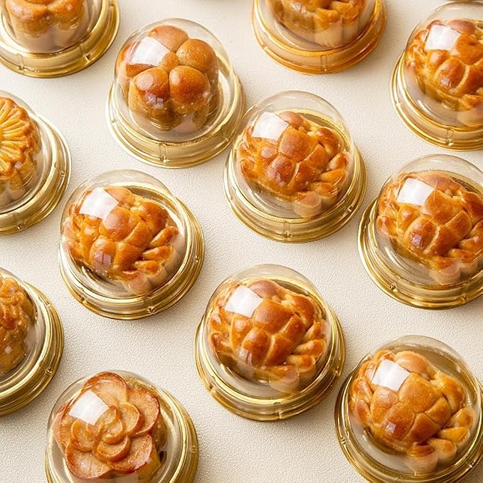 Zezzxu 100 Pack Mini Cake Containers, Clear Plastic Small Cupcake Boxes with Dome Lids for Individual Chocolate Covered Cookies, Strawberry, Mooncake (Gold)