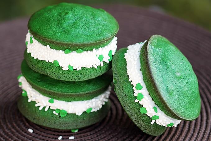 Edible Green Shamrock Sprinkles for Cake Decorating, Edible St Patrick's Day Sprinkles for Baking Cookie Decorations Cupcake Toppers Ice Cream Donut Toppings 85g/3oz