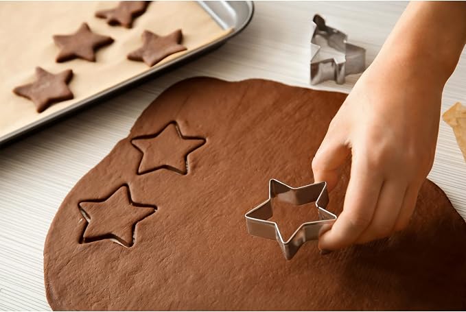 Mrs. Anderson’s Baking Cookie Fondant Cutters, Graduated Stars, Stainless Steel, 5-Piece Set with Storage Container