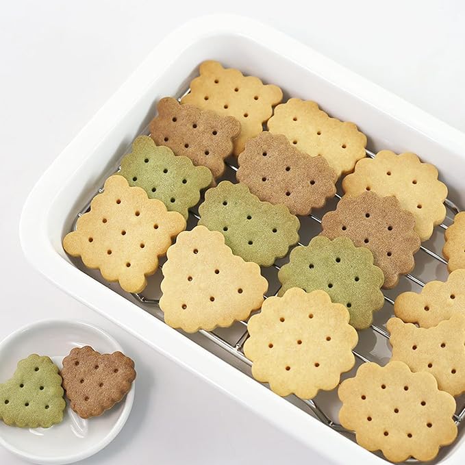 8 Pcs 3D Mini Classic Raised Design Cookie Stamps Triangle Circle Embossed Cookie Cutter Set for DIY Biscuit Sugar Cracker Shortbread Fondant Cakes Cupcake Toppers Party Treats Baking Crafts