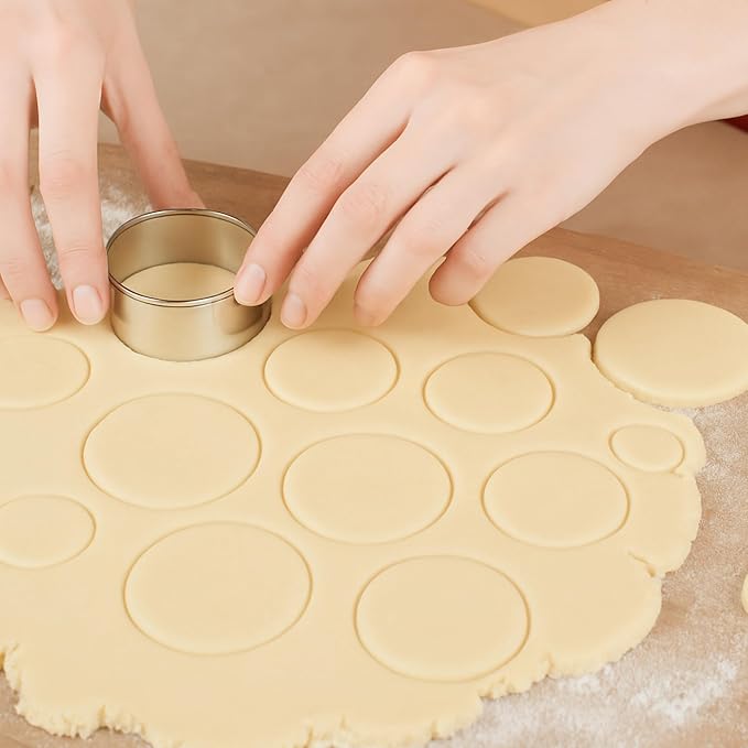 FUSOTO 6PCS Circle Cookie Cutter Set, Large Geometric Stainless Steel Baking Supplies for Homemade Cookies, Round Plaque Cookie Cutters Shapes Biscuit Molds, 6 Sizes (1.5, 2, 2.5, 3, 3.5, 4 Inch)
